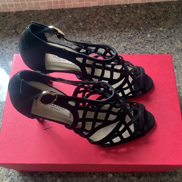 Valentina Garavani Suede Heels - Picture 2 of 6